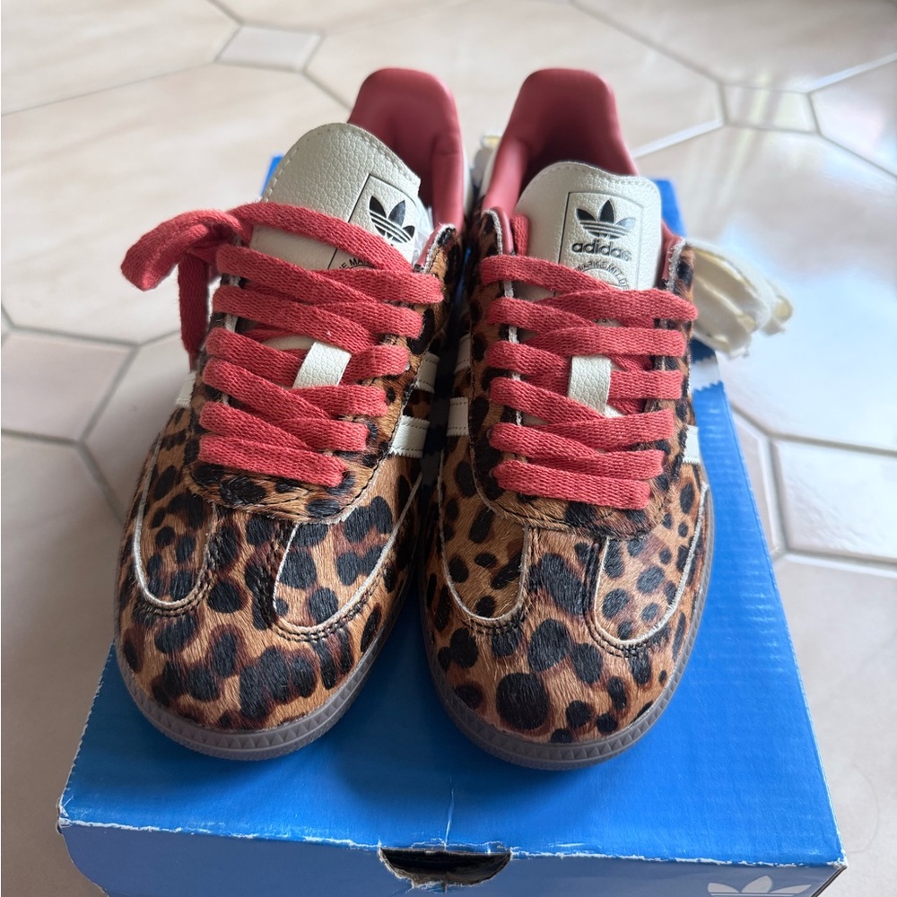 Adidas ladies 5.5 leopard print Sambas